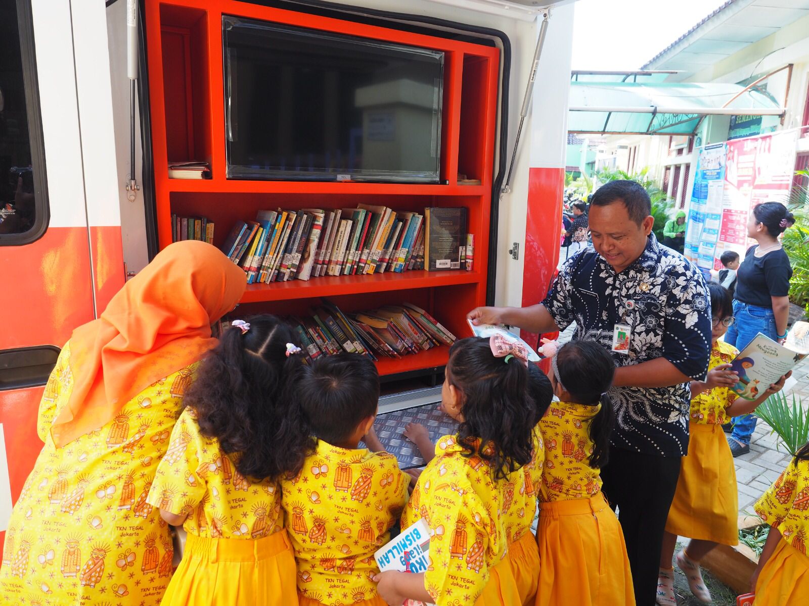 Roadshow Workshop Membaca Dan Literasi Perpustakaan Di TK Negeri Tegal